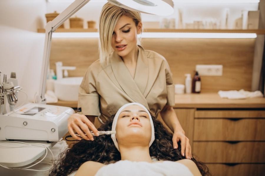 woman-cosmetologist-making-beauty-procedures_1303-26028.jpg